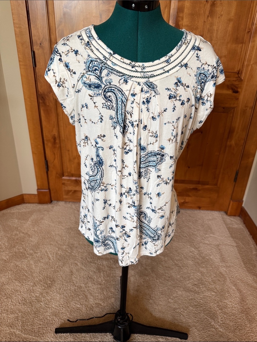 Daniel Rainn Cream Short-Sleeve Tee with Blue Paisley Print